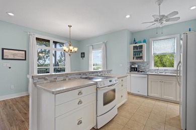 **Bikini Bottom - Gulf Front Living at Its Finest** Welcome to - photo 6