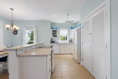 **Bikini Bottom - Gulf Front Living at Its Finest** Welcome to - photo 7