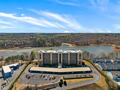 Lake Hartwell views. A private boat slip. And a setting that - photo 11