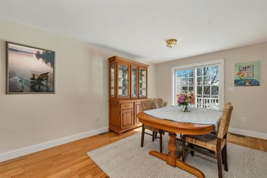 An inviting end unit townhouse-style condominium, minutes to - photo 15