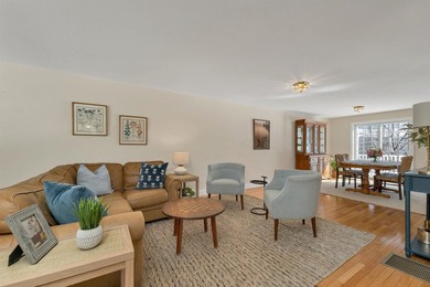 An inviting end unit townhouse-style condominium, minutes to - photo 17