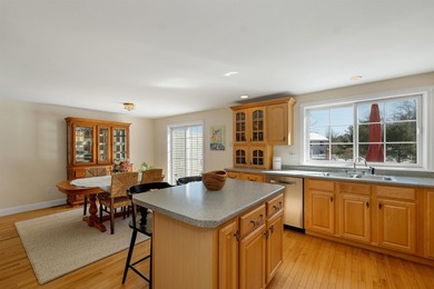 An inviting end unit townhouse-style condominium, minutes to - photo 21