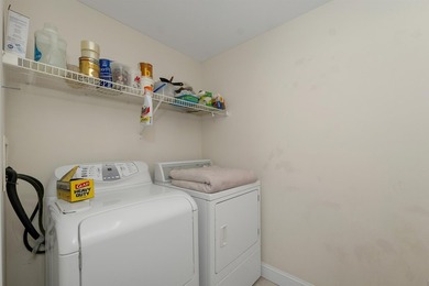 An inviting end unit townhouse-style condominium, minutes to - photo 22