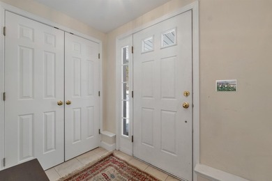 An inviting end unit townhouse-style condominium, minutes to - photo 23