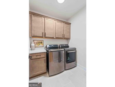 NEW PRICE! Nearly 6,000 sq ft of total potential living space in - photo 39