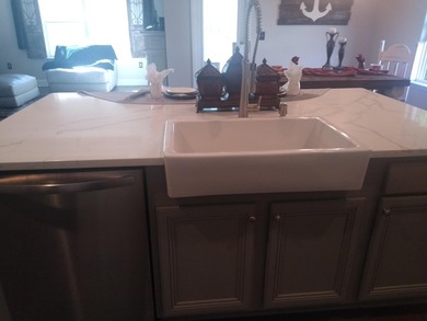 LOCATION! GATED COMMUNITY! MOVE IN READY! RENTALS SIX MONTHS OR - photo 9