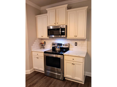 LOCATION! GATED COMMUNITY! MOVE IN READY! RENTALS SIX MONTHS OR - photo 10