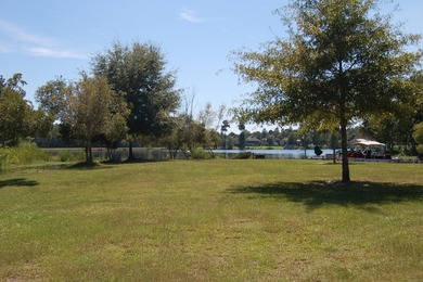 Corner, cul-de-sac lot located in a gated, lakeside, golf course - photo 14