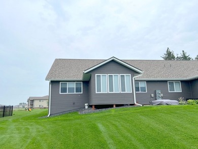 This like-new Kennedy model twin home in the Moon Lake - photo 3