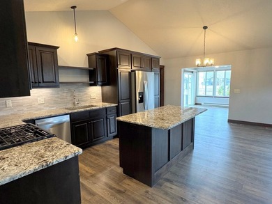 This like-new Kennedy model twin home in the Moon Lake - photo 5