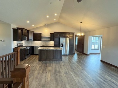 This like-new Kennedy model twin home in the Moon Lake - photo 6