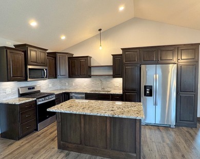 This like-new Kennedy model twin home in the Moon Lake - photo 7