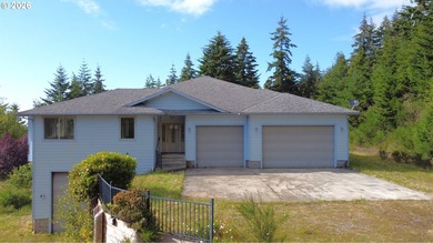 Enjoy peaceful COASTAL LIVING in this custom-built 2006 home - photo 1
