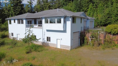 Enjoy peaceful COASTAL LIVING in this custom-built 2006 home - photo 2