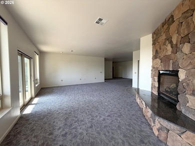 Enjoy peaceful COASTAL LIVING in this custom-built 2006 home - photo 6