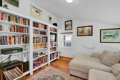 Don't let the size fool you, this beautifully updated 3-bedroom - photo 11