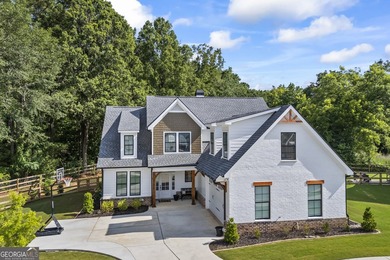 Beautiful farmhouse less than 1 mile from downtown Monroe and - photo 2
