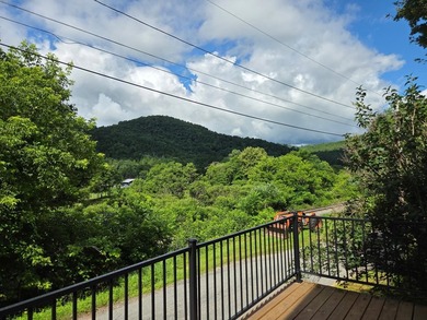 Don't let the size fool you, this beautifully updated 3-bedroom - photo 32