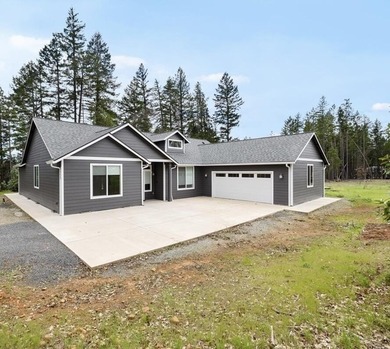 (private lake, pond, creek) Home For Sale in Merlin Oregon