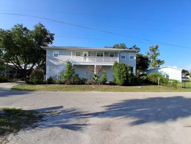RARE OPPORTUNITY!!! Beautiful Suwannee, Florida home on Holiday - photo 4