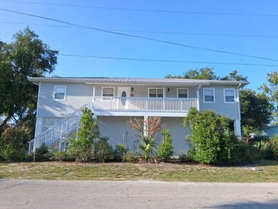 RARE OPPORTUNITY!!! Beautiful Suwannee, Florida home on Holiday - photo 6