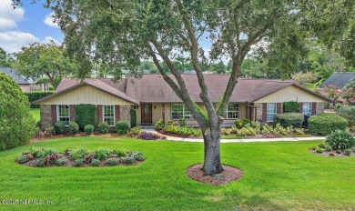 Lake Home ActiveUnderContr in Jacksonville, Florida