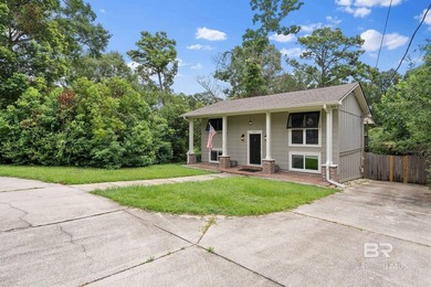 Welcome to this charming home located in the heart of Fairhope! - photo 3
