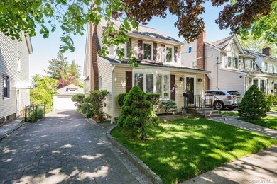 Beautifully Maintained 4-Bedroom Colonial Offering The Perfect - photo 3
