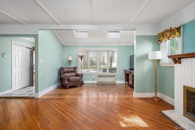 Beautifully Maintained 4-Bedroom Colonial Offering The Perfect - photo 7