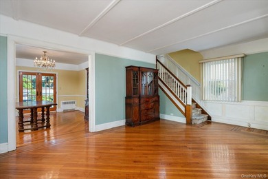 Beautifully Maintained 4-Bedroom Colonial Offering The Perfect - photo 8