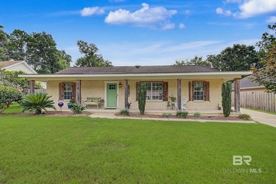 Gorgeous Coastal Home with exceptional craftsmanship and - photo 1