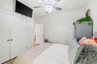 Welcome to this beautifully maintained single-story ranch style - photo 11