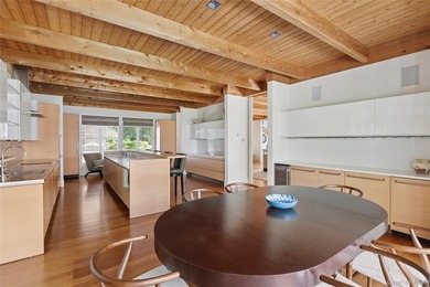 Set on the tranquil shores of Genet Creek, this modern - photo 12