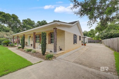 Gorgeous Coastal Home with exceptional craftsmanship and - photo 3