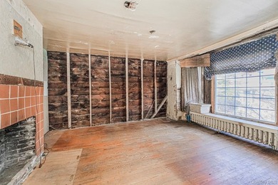 Bank-owned home situated on an oversized 30 x 208 lot in Staten - photo 15