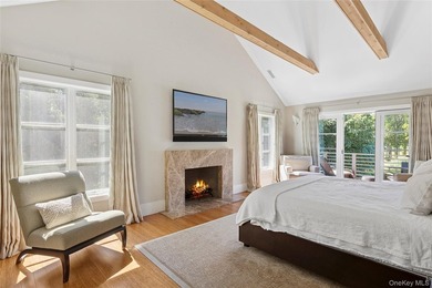 Set on the tranquil shores of Genet Creek, this modern - photo 17