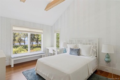 Set on the tranquil shores of Genet Creek, this modern - photo 19