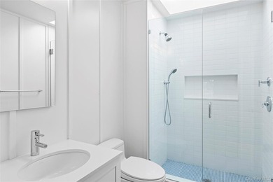 Set on the tranquil shores of Genet Creek, this modern - photo 22