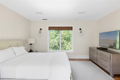 Set on the tranquil shores of Genet Creek, this modern - photo 23