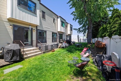 This Townhouse lives large with more than 1,500 square feet of - photo 23