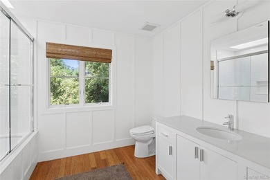 Set on the tranquil shores of Genet Creek, this modern - photo 24