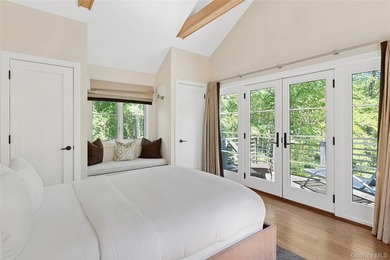 Set on the tranquil shores of Genet Creek, this modern - photo 25