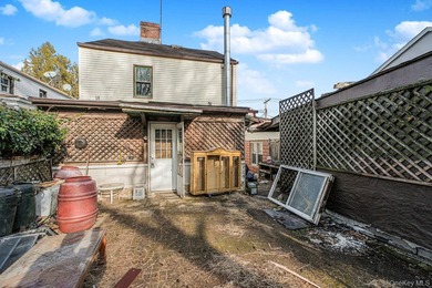 Bank-owned home situated on an oversized 30 x 208 lot in Staten - photo 28
