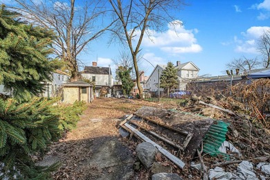 Bank-owned home situated on an oversized 30 x 208 lot in Staten - photo 29
