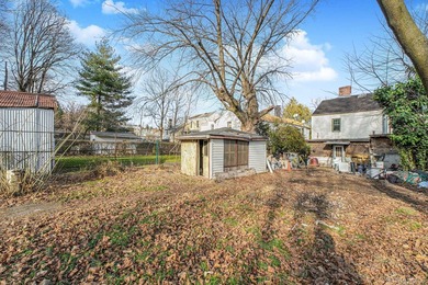 Bank-owned home situated on an oversized 30 x 208 lot in Staten - photo 31