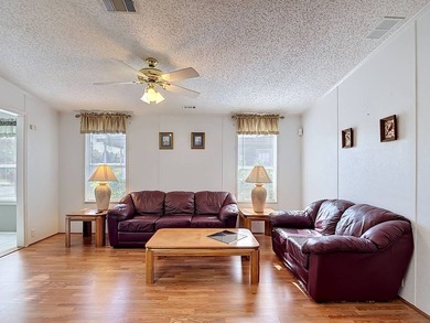 TURNKEY - Move Right In! If you've been waiting for a home that - photo 3