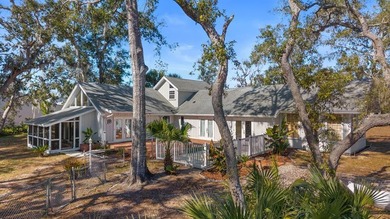 Discover a truly unique home in the heart of Steinhatchee - photo 1