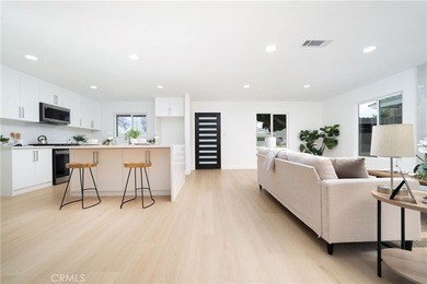 Beautifully renovated single-story home with 3 Bedrooms & 2 Full - photo 4