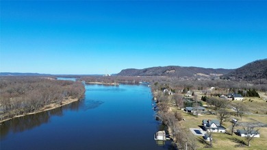 Escape to this charming cabin at the scenic Mississippi River - photo 9