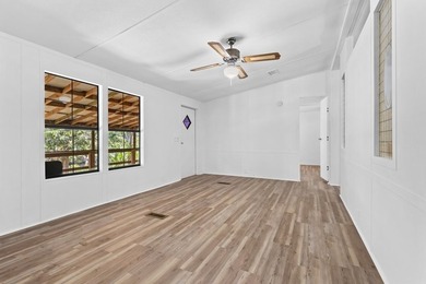 **BEST PRICED DEEP-WATER HOME IN STEINHATCHEE** Escape to the - photo 10